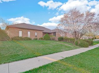2502 Castlewood Dr, Dyer, IN 46311