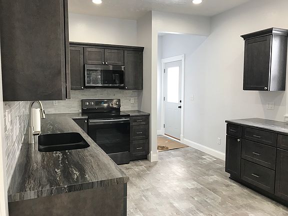Backyard entrance/Kitchen