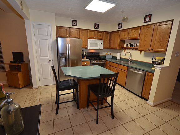 Kitchen w SS appliances 