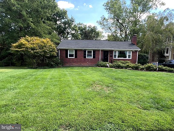 3rd image of 1805 Melbourne Dr