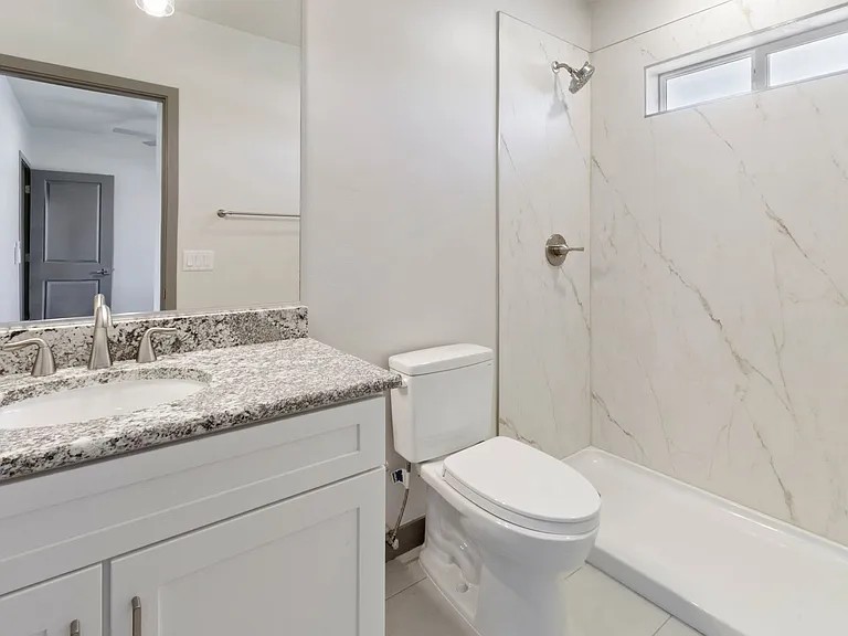 1720 E Edison St — Photo 48
