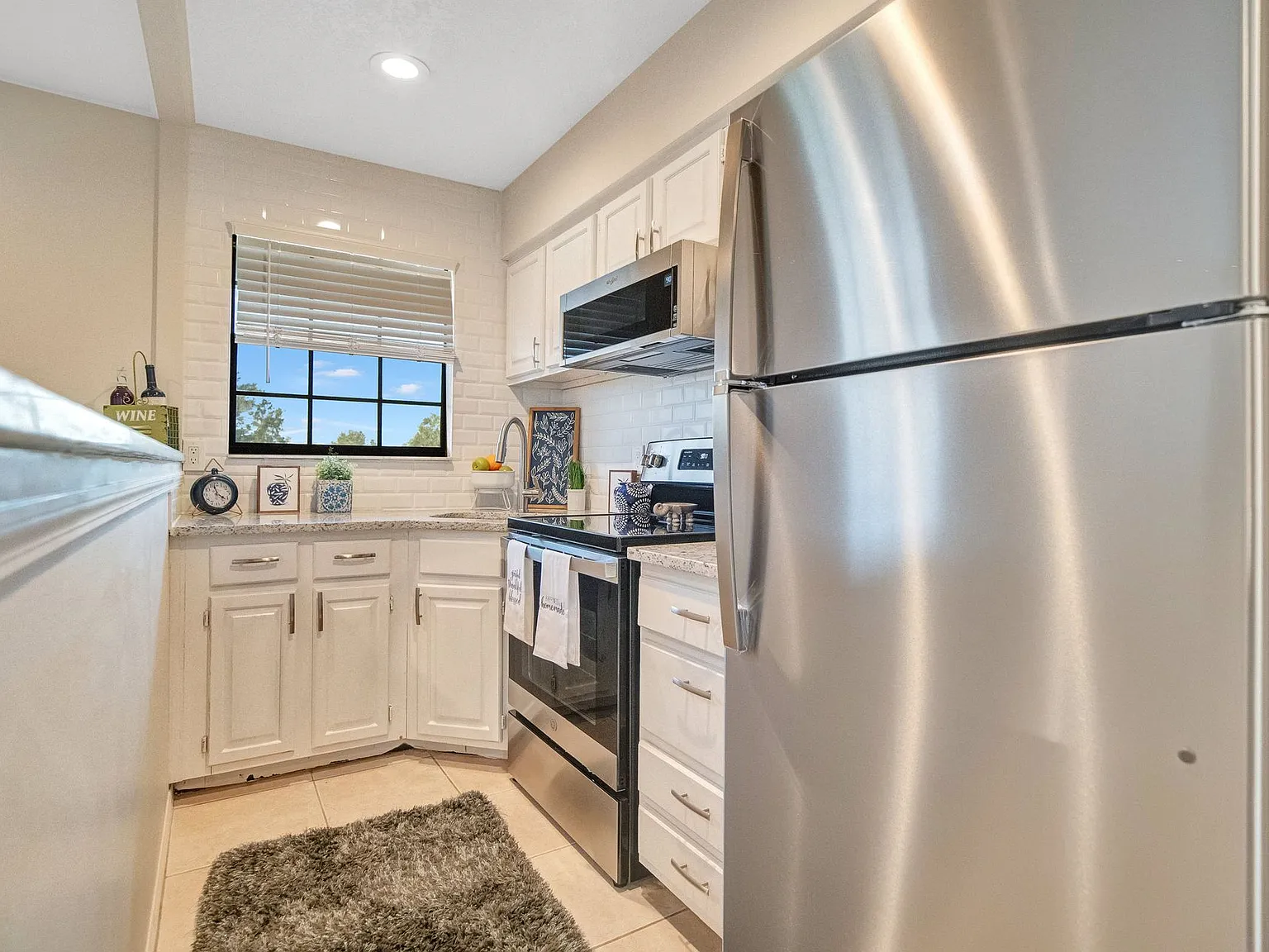 Hourglass Flats | Modern 1 Bedroom Apartments In Orlando, Fl-September Free If Moved In By 8/21 — Photo 3