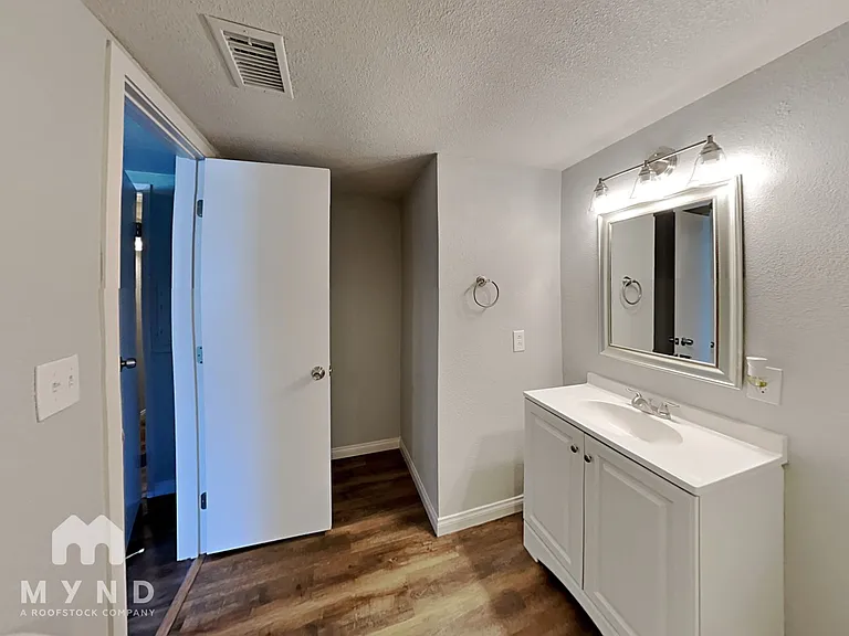5025 Carmen Blvd — Photo 13