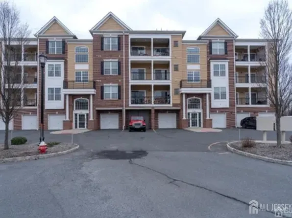 534 Doral Ct, Piscataway, NJ 08854