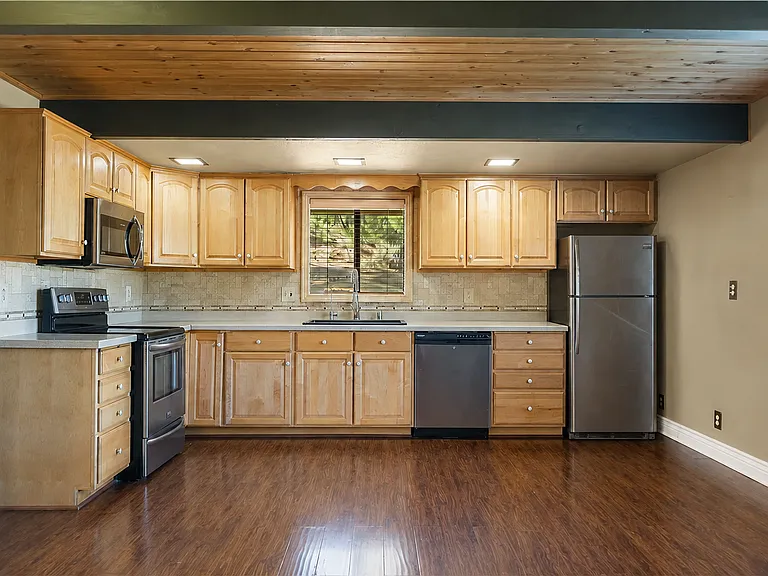 1809 Pioneer Way — Photo 11