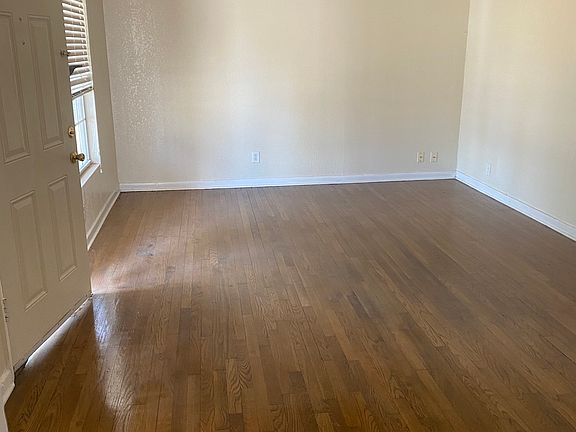 4th image of 246 POLLYDALE AVE