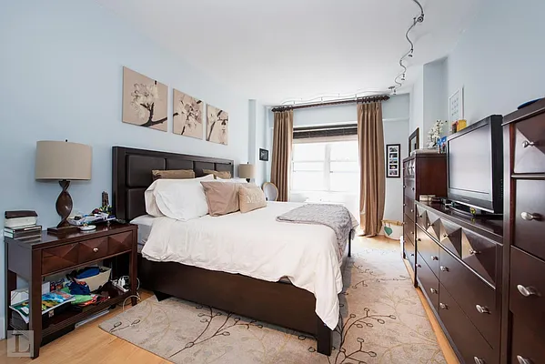 Sold by Living New York | media 3