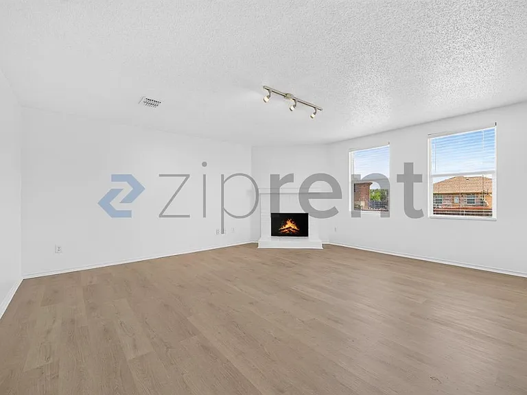 1320 Junction Run — Photo 8