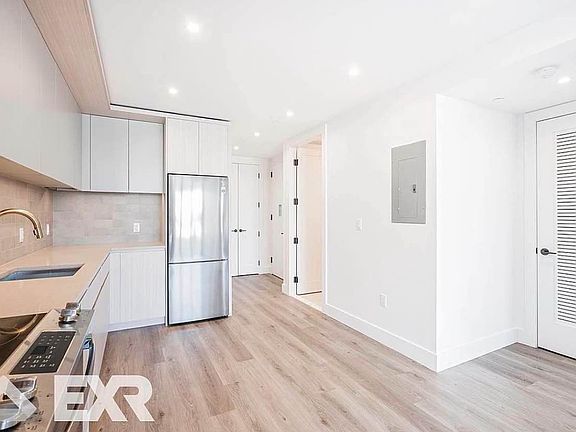 5th image of 210 Clarkson Ave #204
