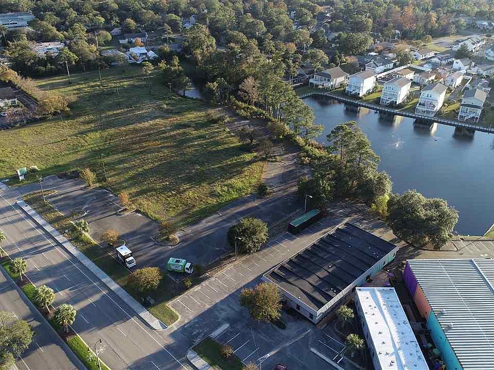 1st image of 601 Main St
