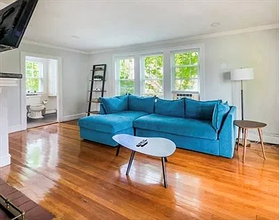 6 bed, 3.5 bath, 1500 sqft, $6,500 — Photo 1