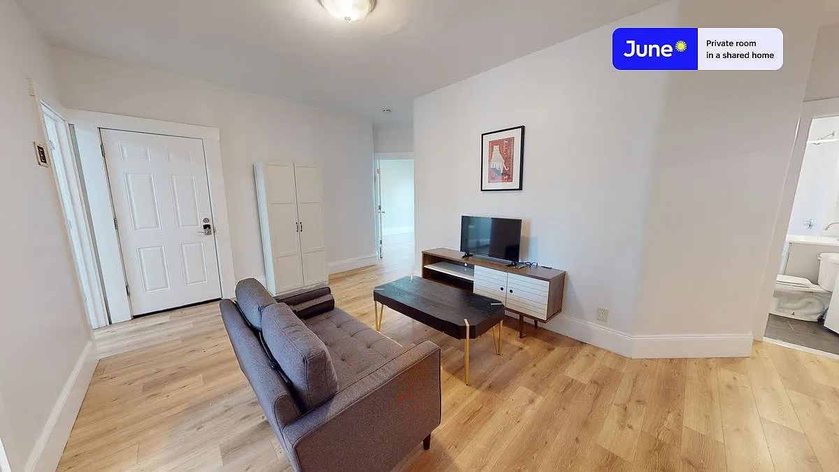 1682 Commonwealth Ave — Photo 3