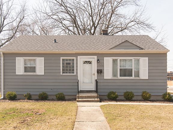 2nd image of 1068 Leith Ave