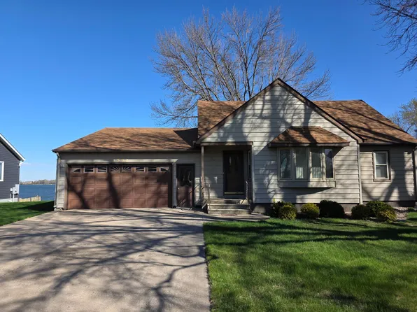 1532 S Shore Dr, Worthington, MN 56187