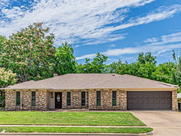 1113 Oak Timber Dr, Euless, TX 76039