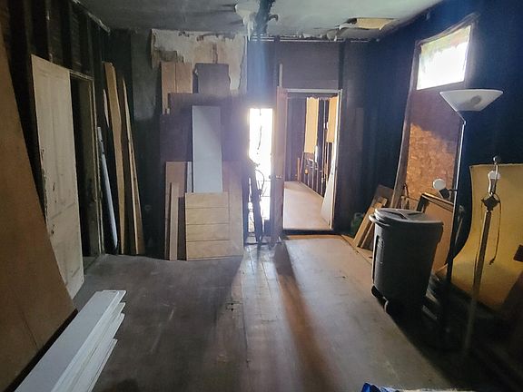 2nd image of 945 Philadelphia St