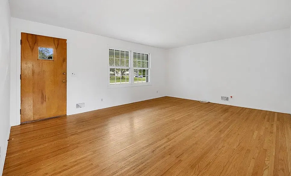 3 bed, 1120 sqft, $2,400 — Photo 4
