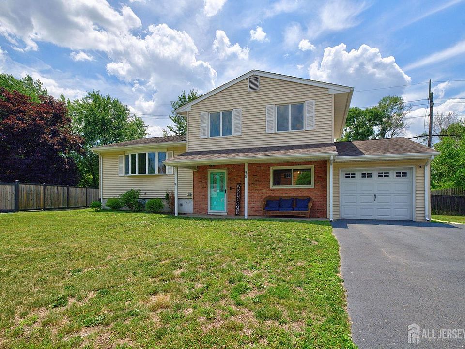 1st image of 38 Bruce Ct