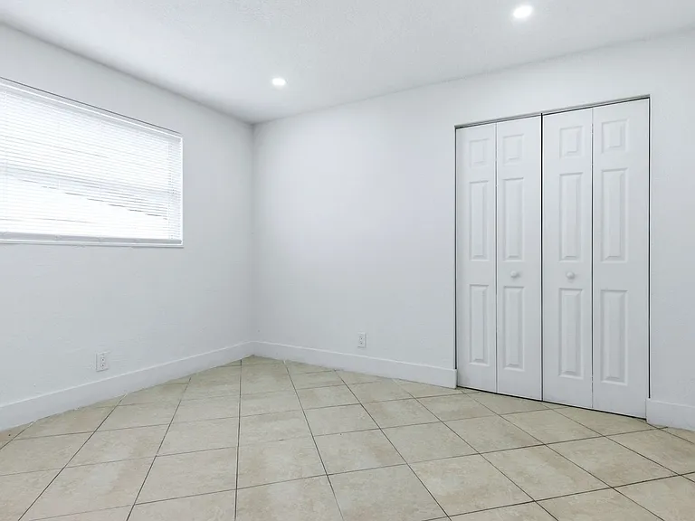 1015 NE 17th Ave — Photo 5