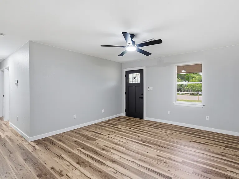 1009 S Jefferson St — Photo 8