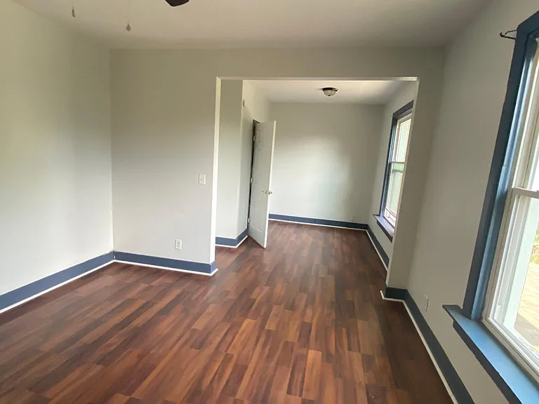 409 Zara St — Photo 9