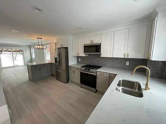 3rd image of 3666 Stokes Ave