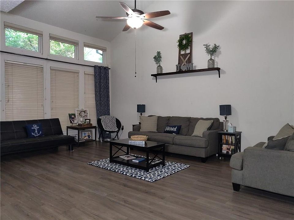 1st image of 730 Carriage Way