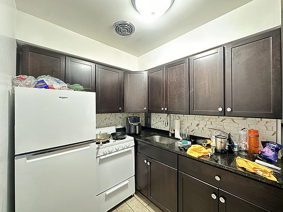 2nd image of 1515 W Morse Ave APT 502