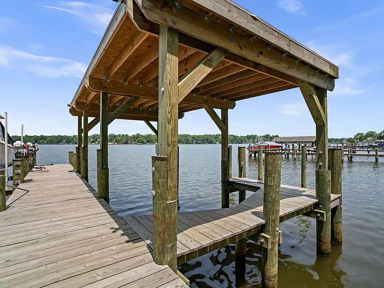 2942 Edgewater Dr — Photo 3