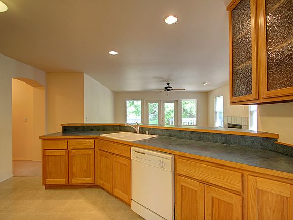 3rd image of 3610 Seneca Dr