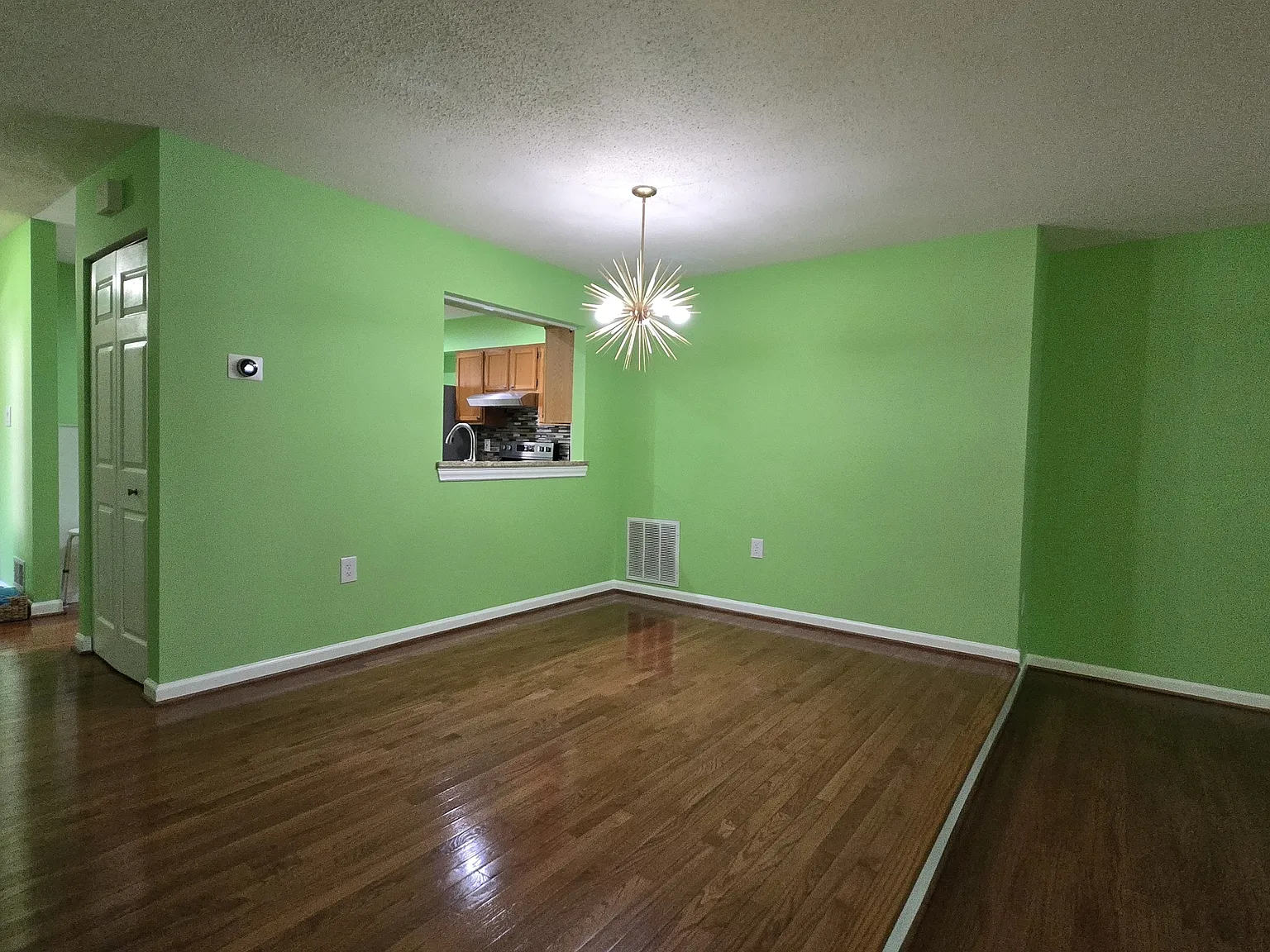 3 bed, 2.5 bath, 1344 sqft, $2,100 — Photo 3