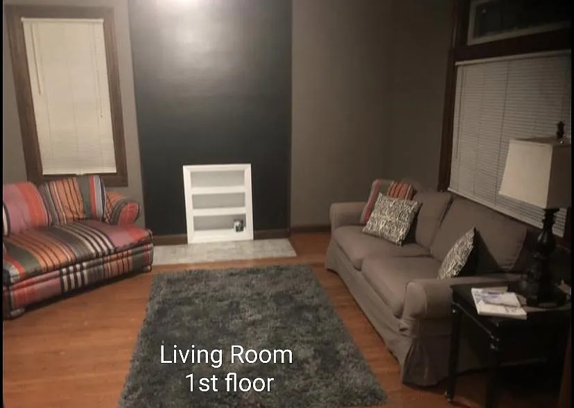 5 bed, 1905 sqft, $3,000 — Photo 2