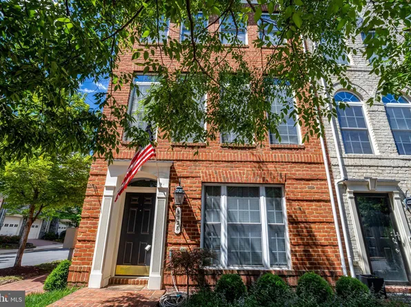 5228 Harold Secord St, Alexandria, VA 22304