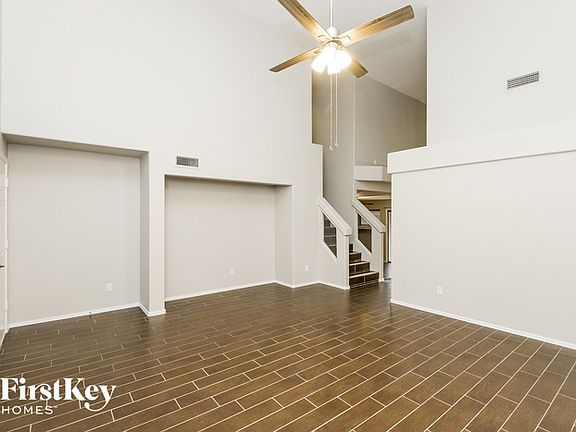 3rd image of 1019 N 93rd Pl