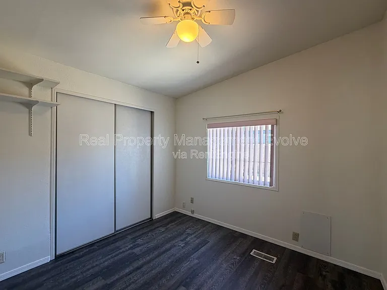 1514 E Muriel Dr — Photo 16