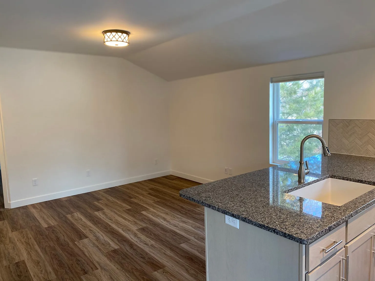 1 bed, 600 sqft, $1,600 — Photo 2