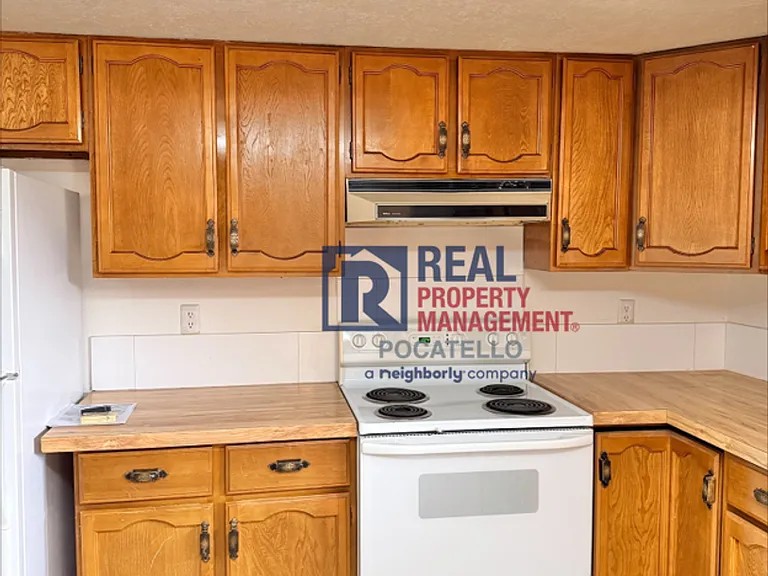 1750 Lancaster St — Photo 4