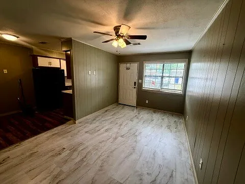 438 Helen Street - 1 — Photo 3
