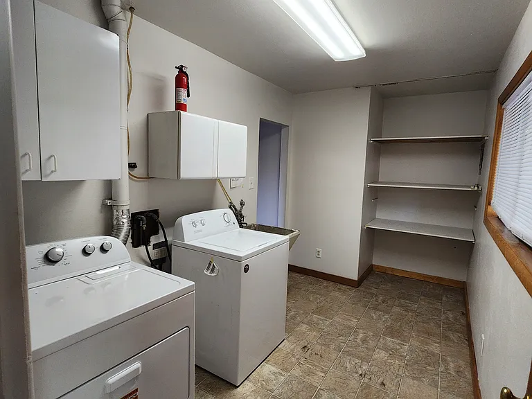 1805 NE Valley Rd — Photo 13