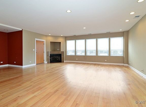 2nd image of 2233 W Lawrence Ave