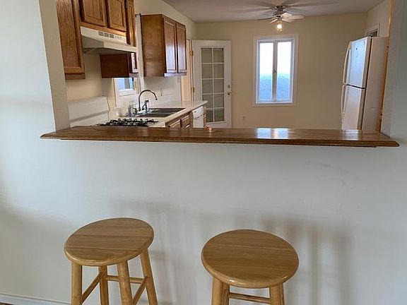 seating area at kitchen counter