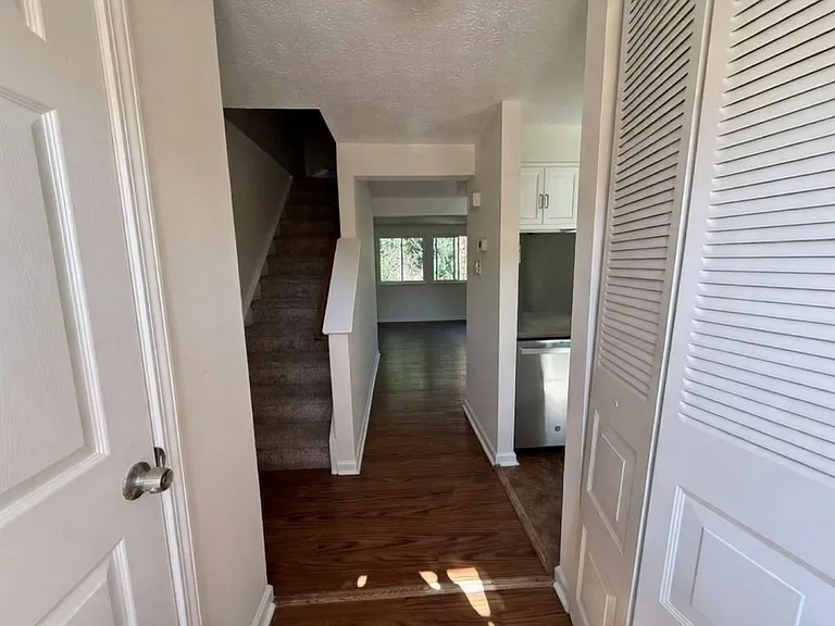 9432 Lexington Cir #G — Photo 16
