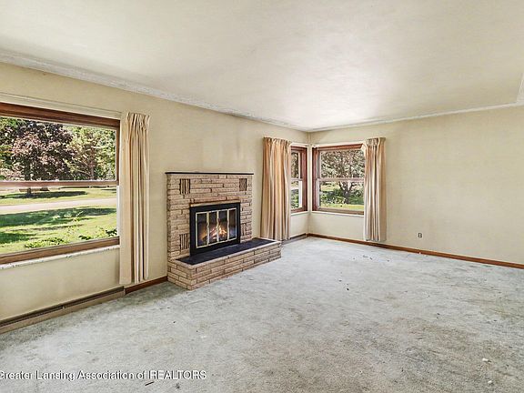 3rd image of 1009 S Wight St