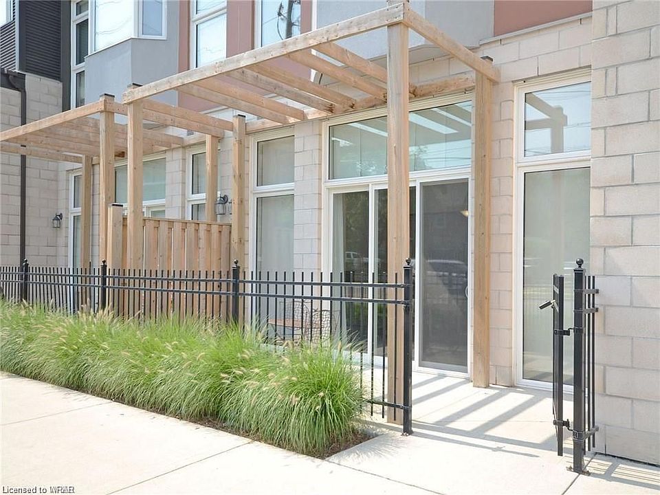1st image of 253 Albert St #108