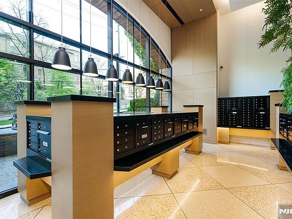 4th image of 250 Gorge Rd APT 6A