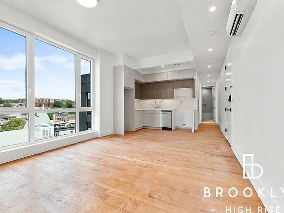 3rd image of 2715 Fulton St #803