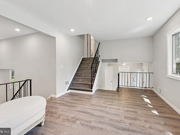 4th image of 5 Waverly Dr E