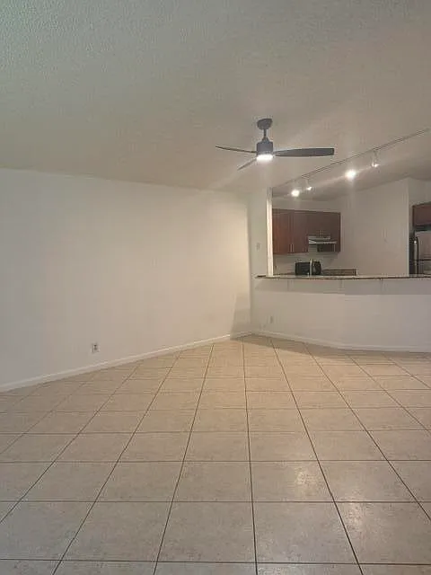 3 bed, 2.0 bath, 1160 sqft, $2,850 — Photo 4