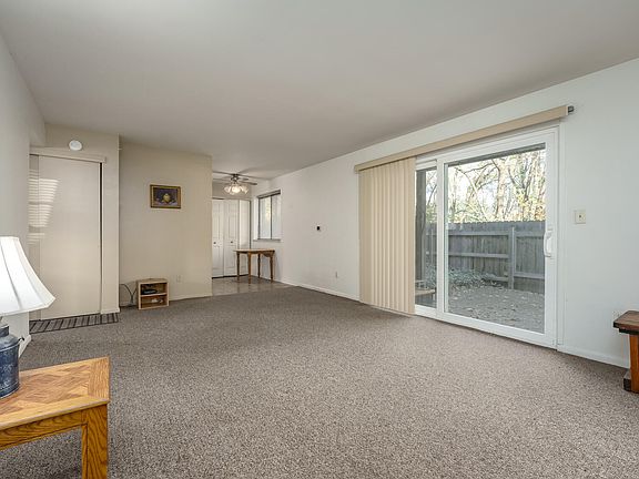 3rd image of 718 Garland Cir APT E