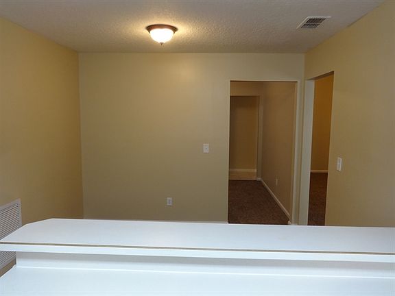 5th image of 833 Midland Ct